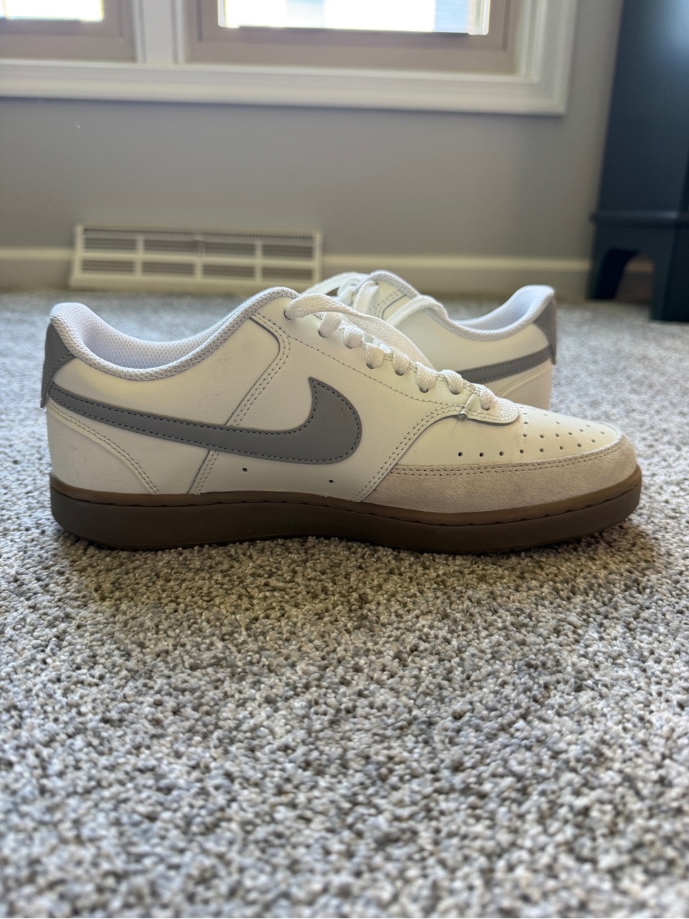 Nike Women’s Low-Top Sneakers in White, Gray Size 10 - Picture 10 of 12